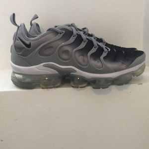 Vapormax plus silver gradient
